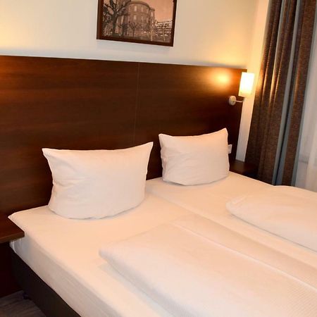 Trip Inn Budget Hotel Messe Франкфурт на Майн Екстериор снимка
